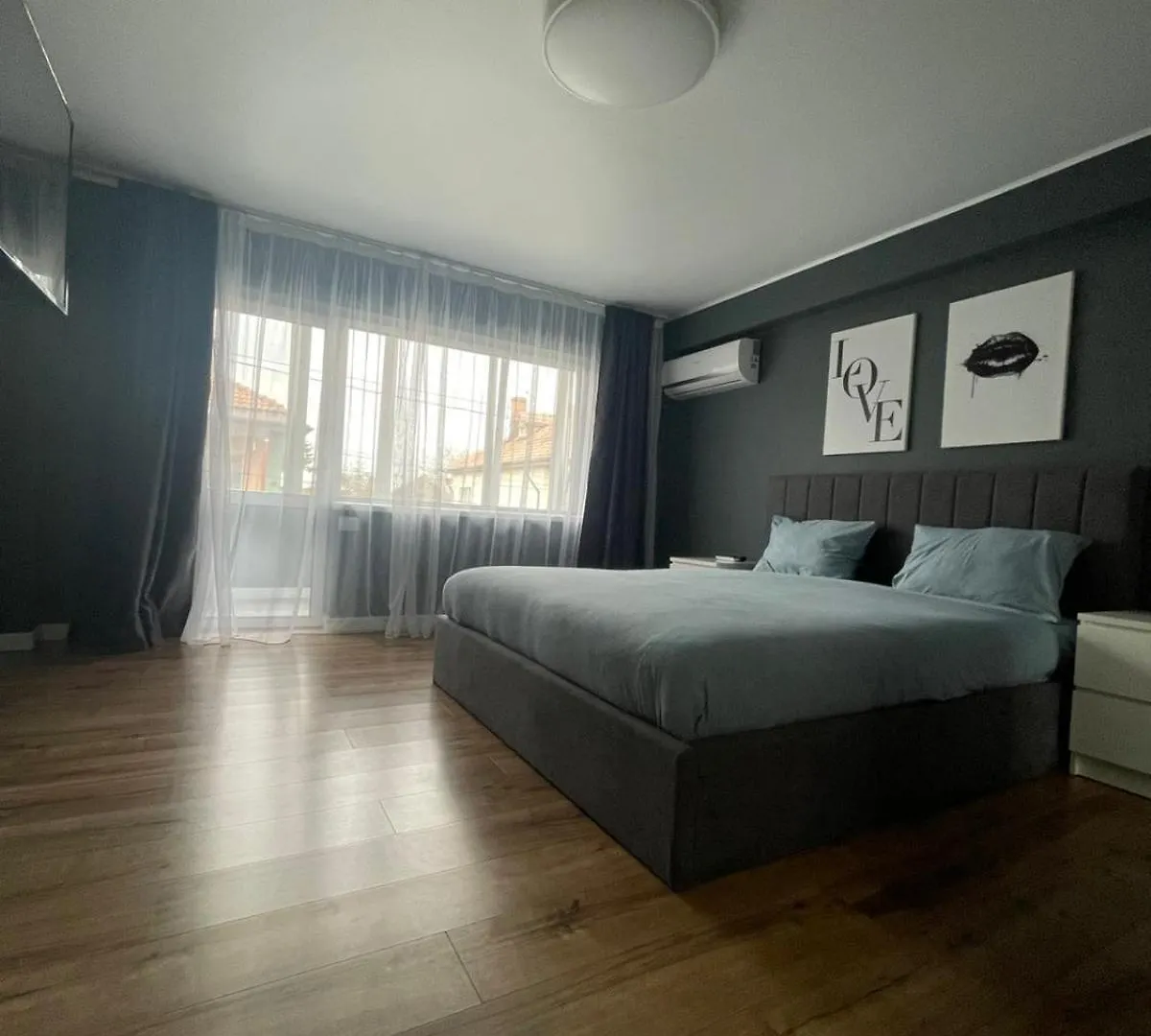 V Apartament - Ultra Central Otopeni Apartment