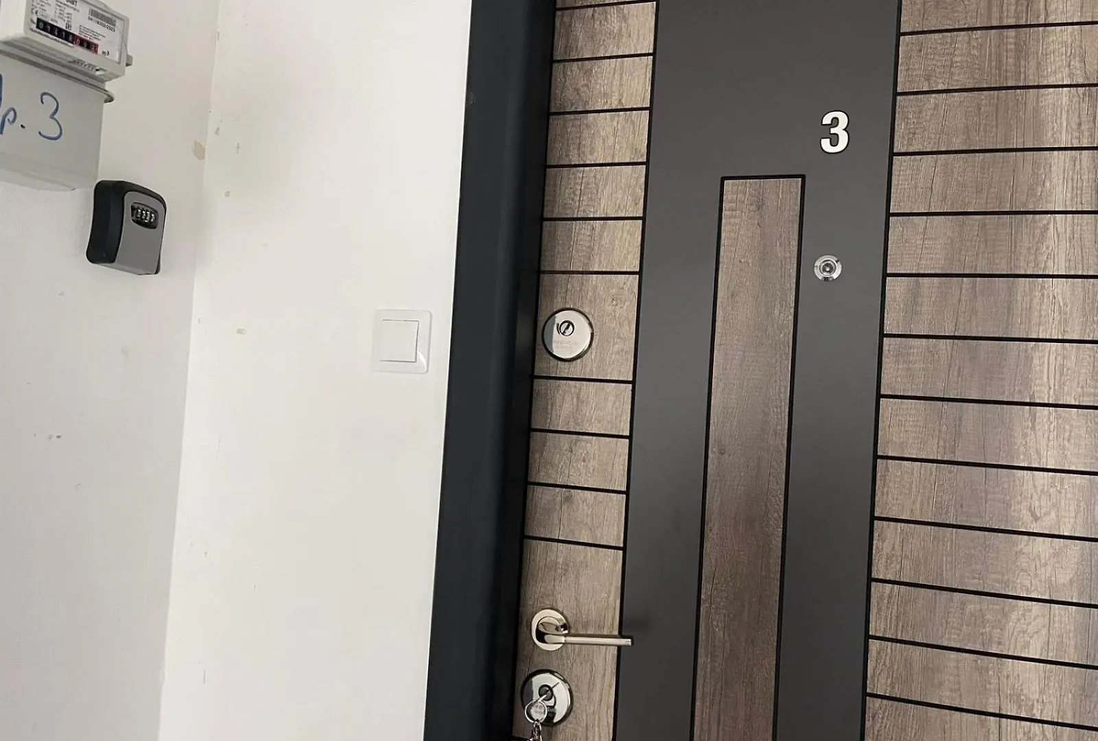 V Apartament - Ultra Central Otopeni Apartment
