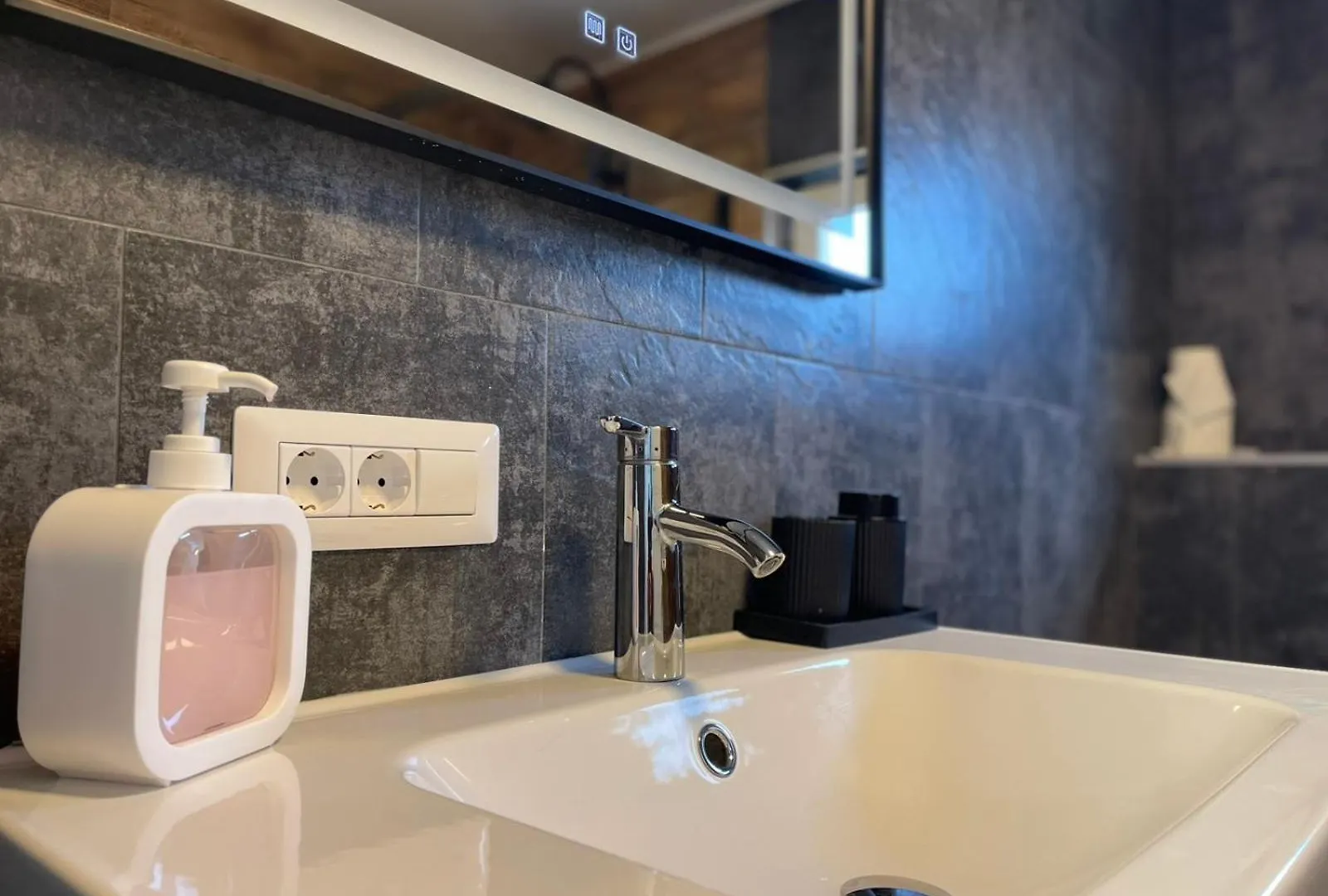 V Apartament - Ultra Central Otopeni Romania