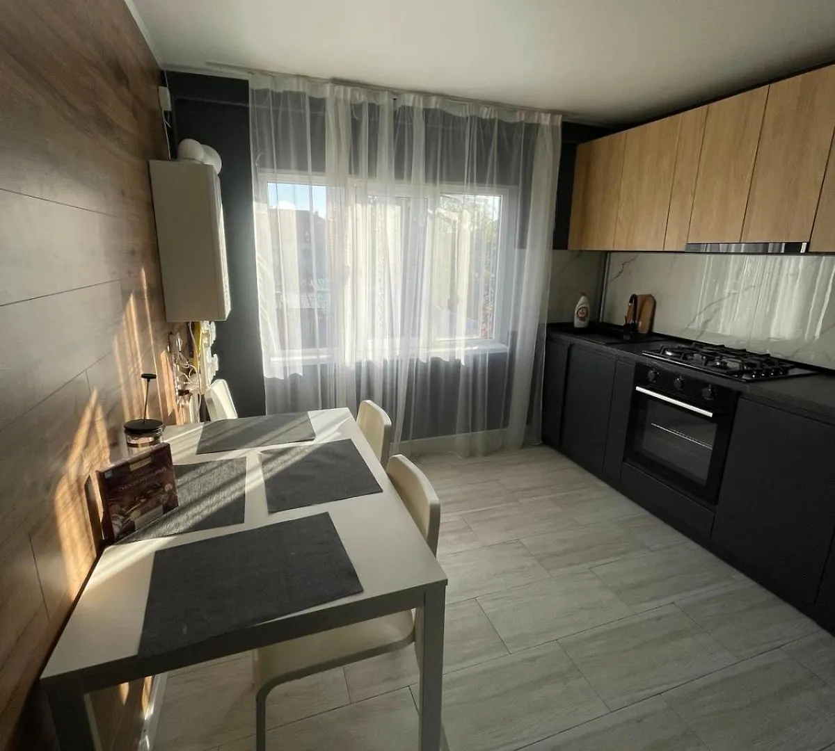 V Apartament - Ultra Central Otopeni 0*,  Romania
