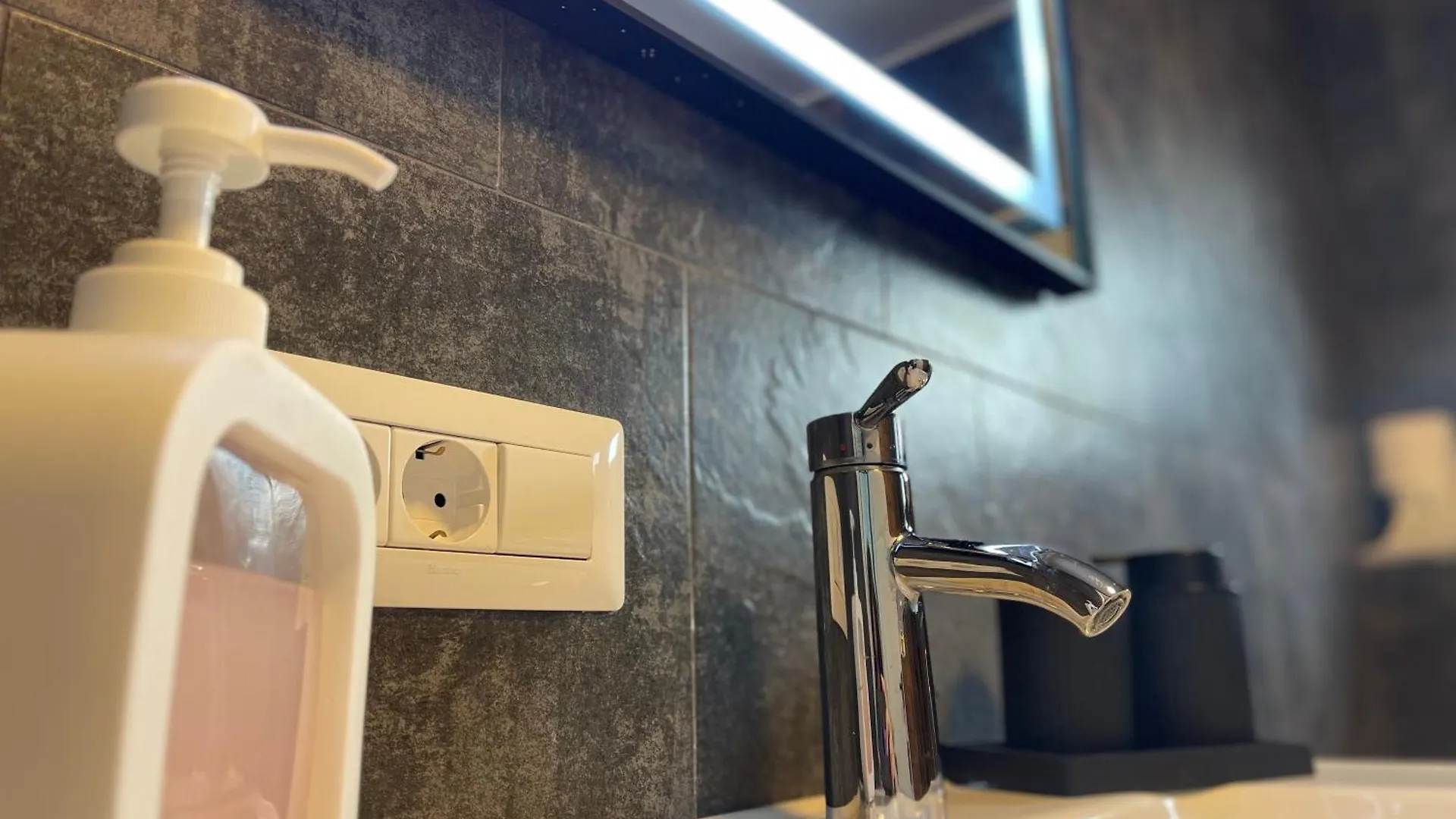 V Apartament - Ultra Central Otopeni